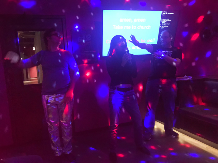 Karaoke Tips - Feel Comfortable Singing Your Heart Out #karaoke #singing #karaokeparty #karaokesongs